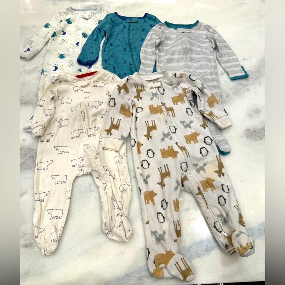 Bundle of 5 footed pajamas, size 6-9 months